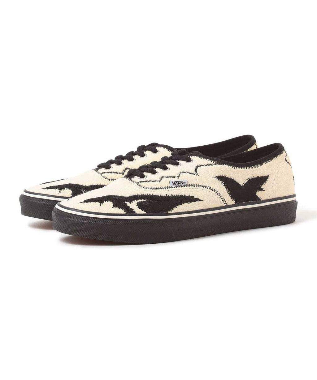 TC32-AJ520 TOGA Ã Vans Authentic White Black (with Socks Pair Set)