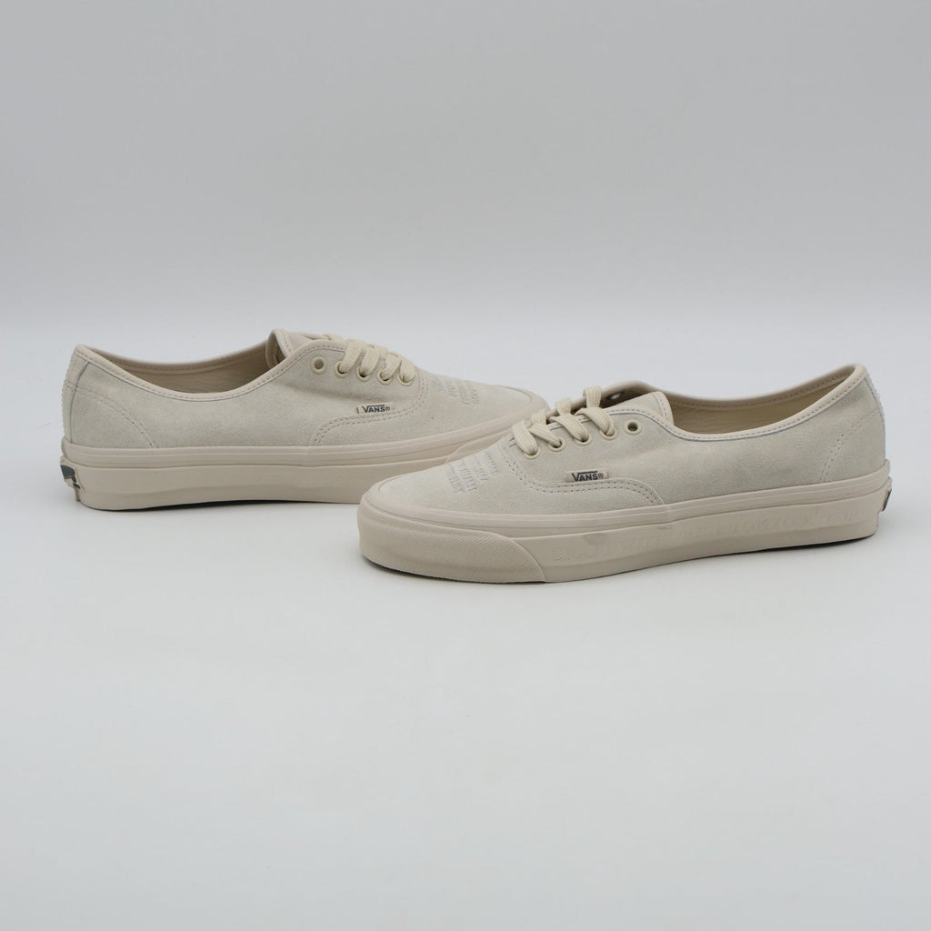 VN000XVJ7VJ NEIGHBORHOOD Ã OTW by Vans Authentic 44 "Natural" (Men's)