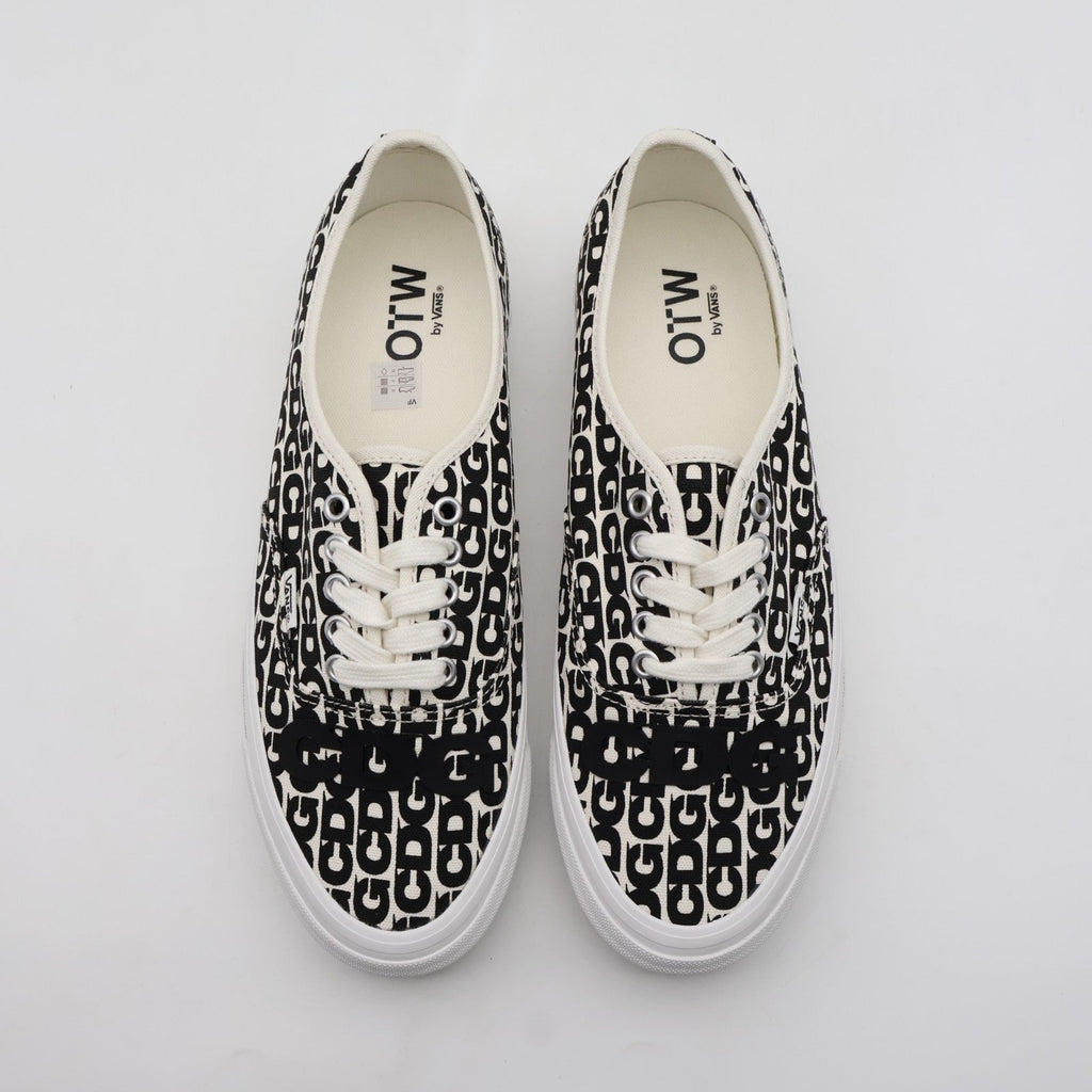 VN000EEUUY6 CDG (COMME des GARCONS) Ã OTW by Vans Authentic White (Men's)