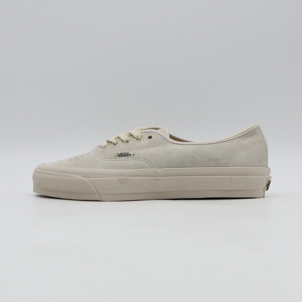 VN000XVJ7VJ NEIGHBORHOOD Ã OTW by Vans Authentic 44 "Natural" (Men's)