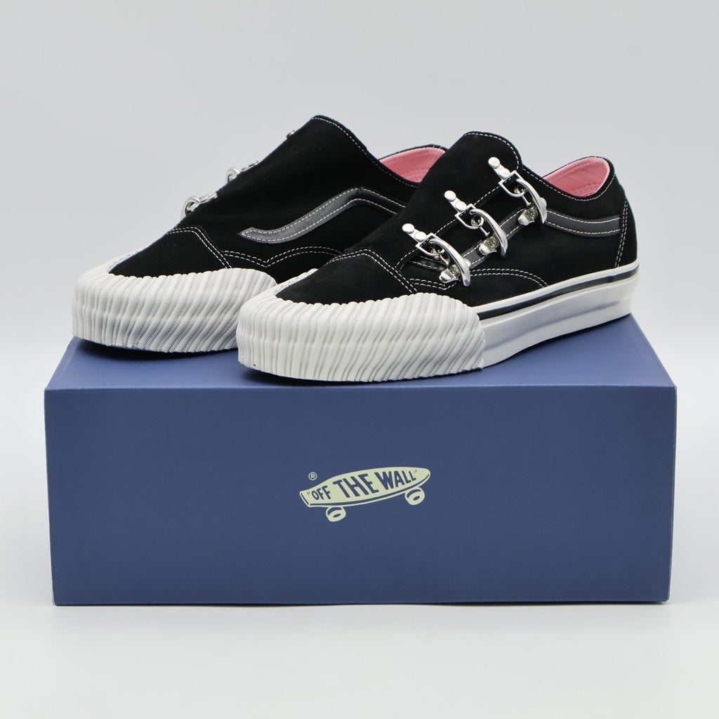 VN000EGXBA2 Vans Premium Old Skool Wrap Black White Karina Rozunko (Men's)