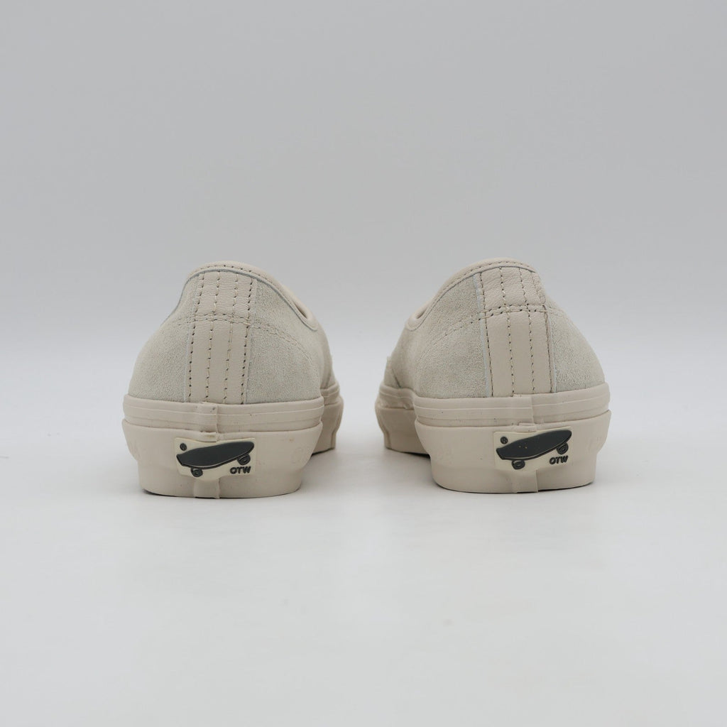 VN000XVJ7VJ NEIGHBORHOOD Ã OTW by Vans Authentic 44 "Natural" (Men's)