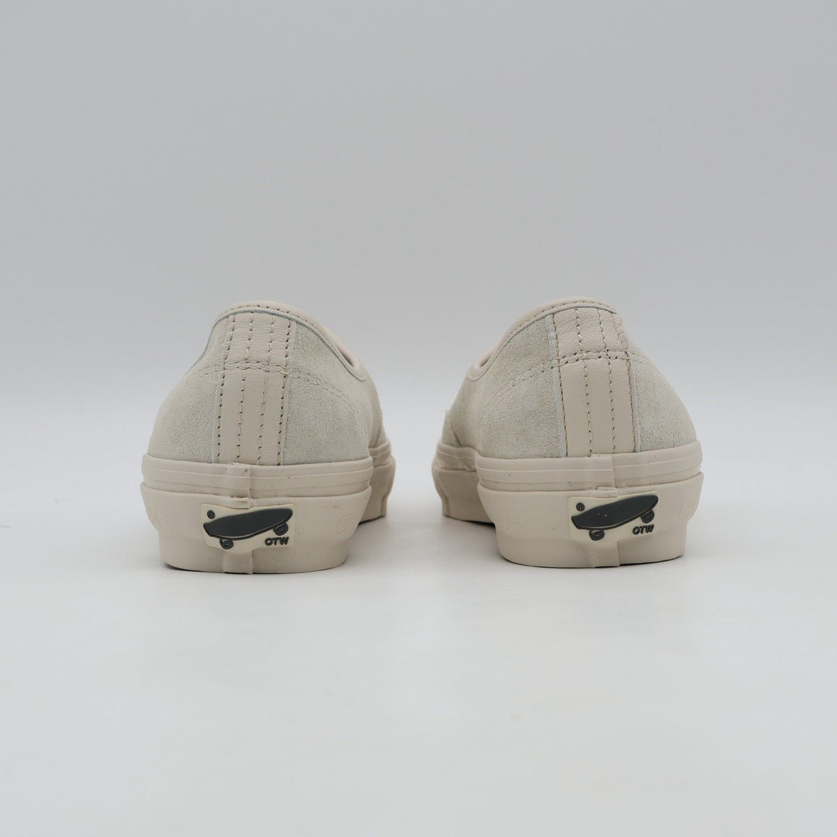 VN000XVJ7VJ NEIGHBORHOOD Ã OTW by Vans Authentic 44 "Natural" (Men's)