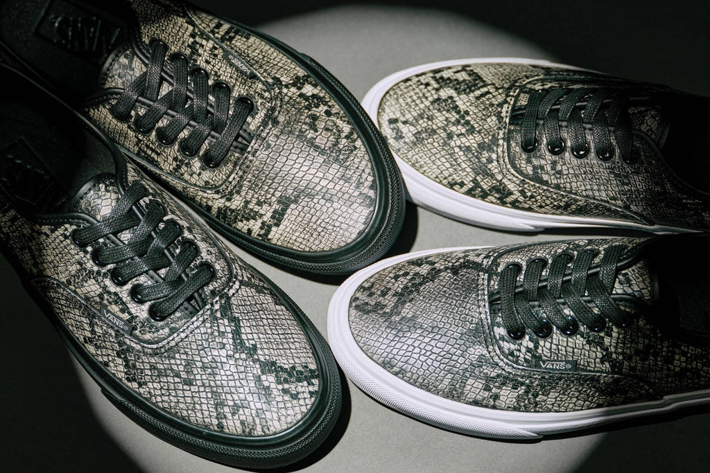 688082-0001 BILLY'S Exclusive Vans Authentic Year of the Snake Black (Men's)