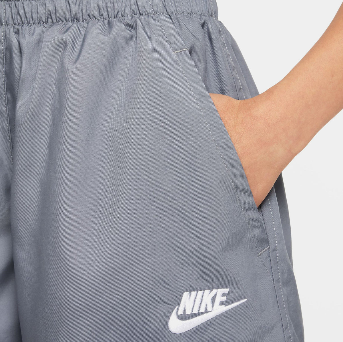 Club Woven 4.5 Grade School Shorts (Grey/White)