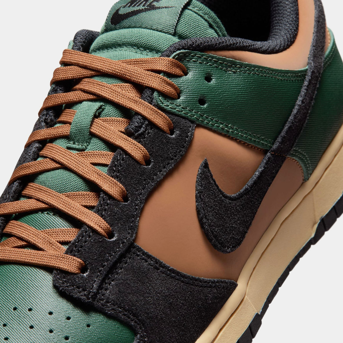 Dunk Low Retro Mens Lifestyle Shoes (Fir/Light British Tan/Sesame/Black)
