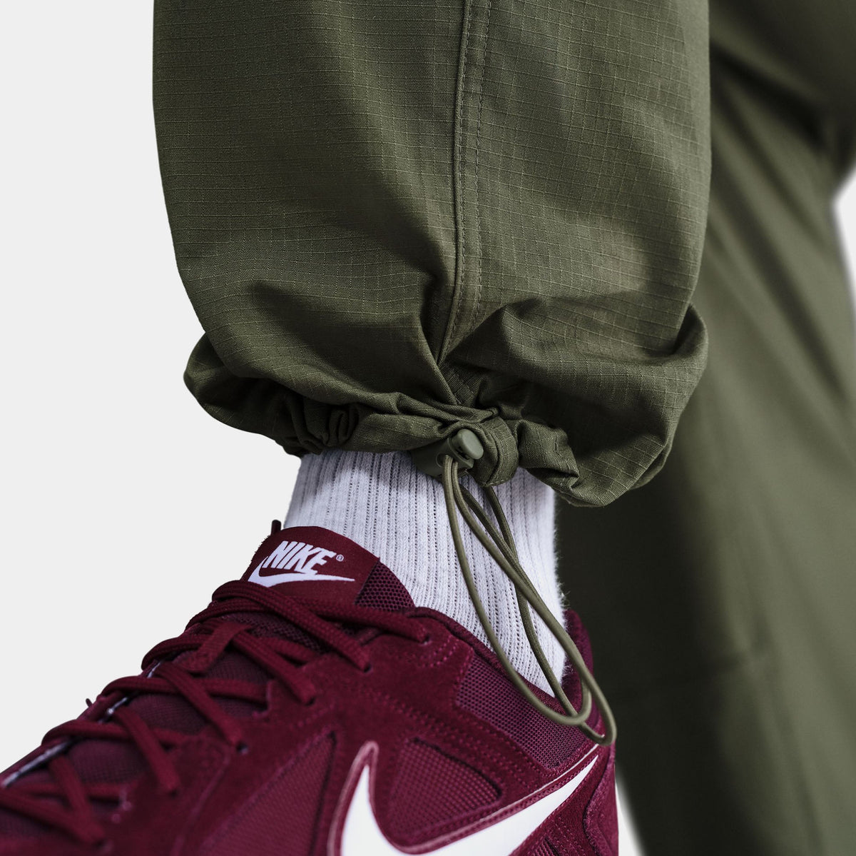NSW Club Woven Cargo Mens Pants (Medium Olive/White)
