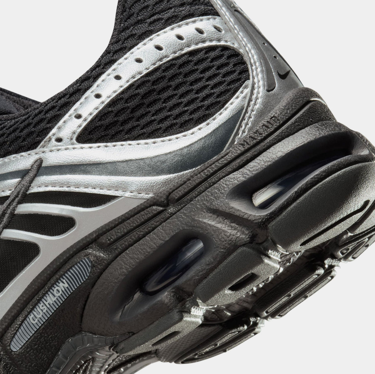 Air Max Moto Womens Running Shoes (Black/Silver)